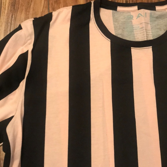 BNWOT Men’s RAIL T-Shirt - Picture 2 of 8